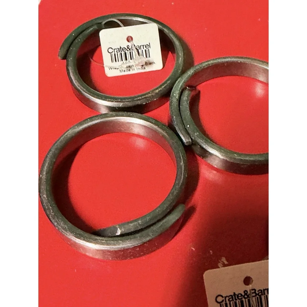 Crate & Barrel Black Metal Napkin Rings‎ Set of 5 Modern Wrap Style